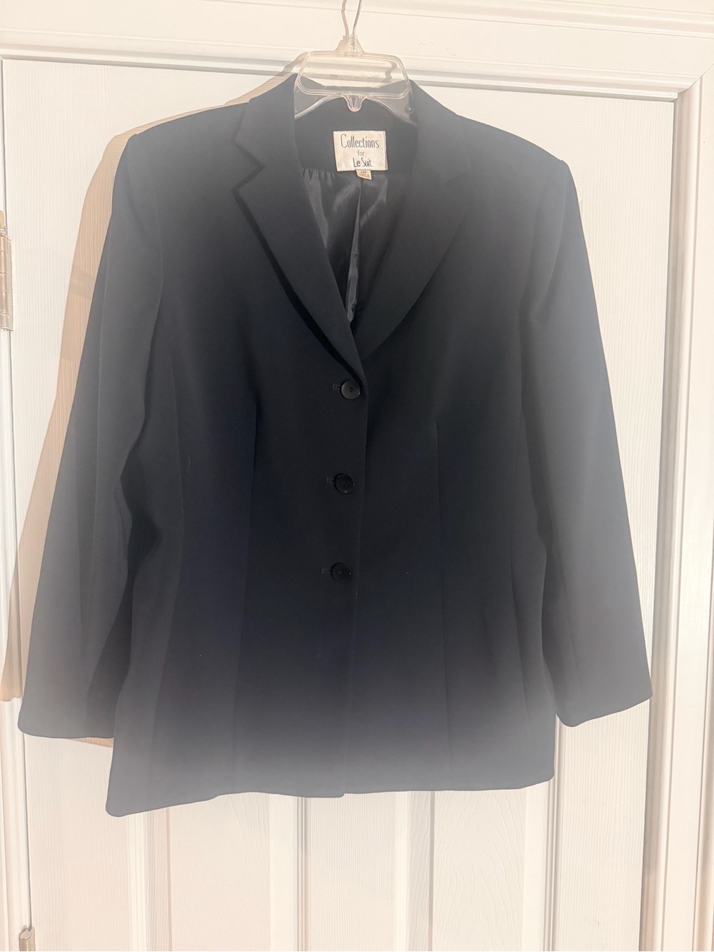Ladies Size 14P "Le Suit" Black Classic Three-Button Blazer GUC